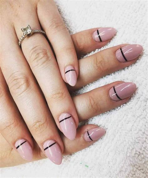 uñas nude con negro|unas nude con negro